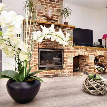 Detached Natural Stone House With Sunny Garden And Terrace, Modern Interior 度假居 Trou de Bra