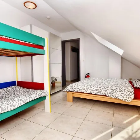 度假居 Detached Natural Stone House With Sunny Garden And Terrace, Modern Interior *